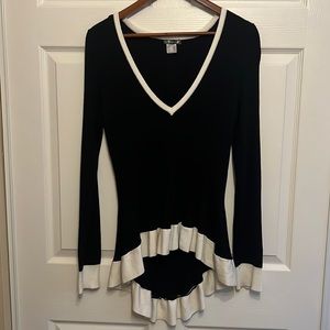New without tags Black white sweater ruffle long back hem Venus XL women